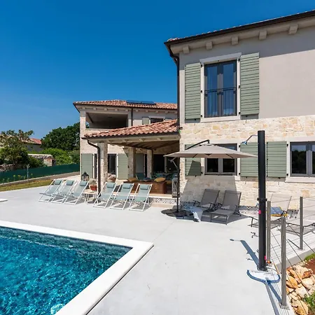 Andy By Istriaselect *